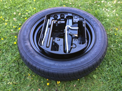 Space saver spare wheel jack - space,